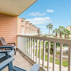 Victorian 7103 - Beachfront, Pools & Hot Tubs