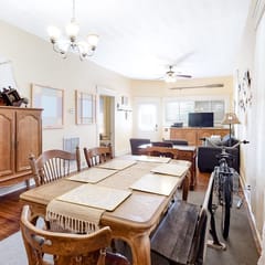 Castaway Cottage - Big Backyard & Dog-Friendly