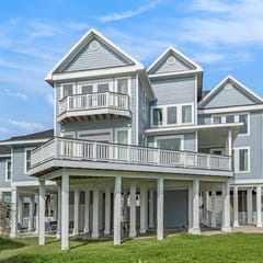 Beach Haus - Sleeps 22, Ocean-View Balconies