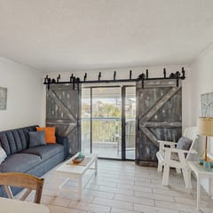 Seawall Treasure - Heated Pool & Private Balcony