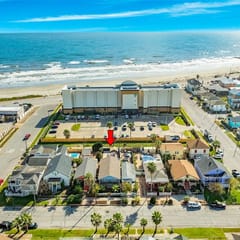 Bella Vie - Fenced Yard, Walk to the Beach
