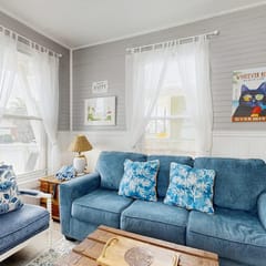 Cowabungalow - Cozy Bungalow Near the Beach