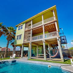 Gulf Breezes Unit B - Pool, Fenced Yard & Dogs OK