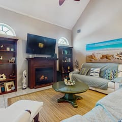 Mermaid Paradise - Fire Pit, Grill & Dog-Friendly