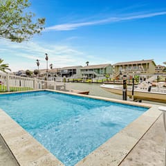 Dawn Patrol - Canal-Front, Dock & Pool