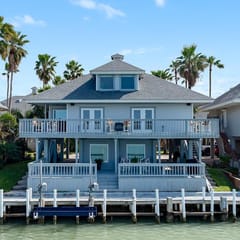 Casa de Cielos Azure - Waterfront, Dock, Pools