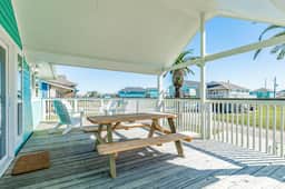 Las Palmas Retreat - Gulf Views & Community Pool - Image 3