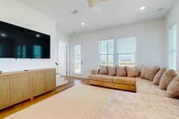 The Green Palm - Bay-View Patio & Shared Pool - Image 5