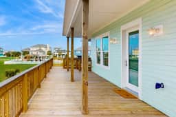 The Green Palm - Bay-View Patio & Shared Pool - Image 2