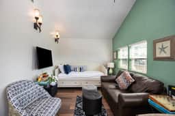 Crabbin Cabin - Waterfront Home with Balcony - Image 3