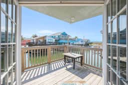 Crabbin Cabin - Waterfront Home with Balcony - Image 4
