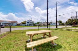 Sea Glass Cottage - Dog-Friendly, Near the Beach - Image 4