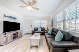 Lazy Seagull Beach House - Image 2