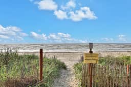 Seaside Cottage - Bayfront, Dock & Dog-Friendly - Image 2