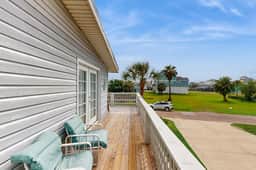 The Anchor Inn - Big Balcony, Steps to the Beach - Image 4