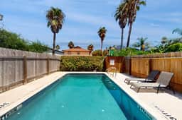 Mars Island Unit B - Private Pool, Walk to Beach - Image 2