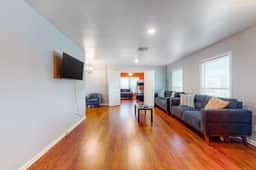 The Seahorse - Sleeps 12, Near Beach & Downtown - Image 4