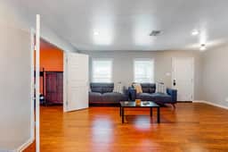 The Seahorse - Sleeps 12, Near Beach & Downtown - Image 5