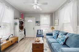 Cowabungalow - Cozy Bungalow Near the Beach - Image 3