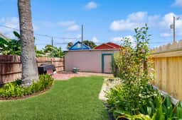 Seashell Shack - Cozy Galveston Home, Fenced Yard - Image 3