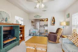 Seashell Shack - Cozy Galveston Home, Fenced Yard - Image 4