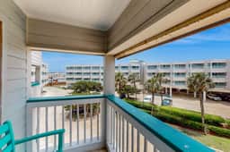 Seawall Getaway - Pool, Balcony, Walk to Beach - Image 2