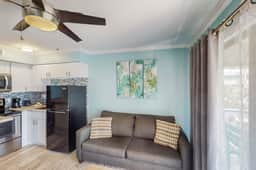 Seawall Getaway - Pool, Balcony, Walk to Beach - Image 4