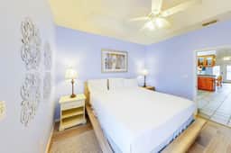 Acapulco Townhouse - Walk to Beach & Dog-Friendly - Image 4