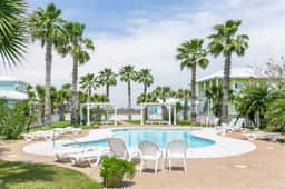 Royal Sands Beauty - Walk to Beach, Pool Access - Image 5