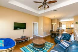 Royal Sands Beauty - Walk to Beach, Pool Access - Image 3