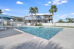 The Blue Shell - Pool, Big Deck & Dog-Friendly - Image 4