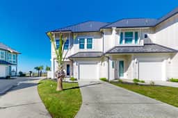Coastal Luxury Beauty on the Bay - Image 3