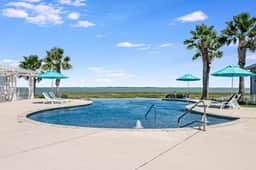 Coastal Luxury Beauty on the Bay - Image 5