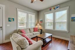 SailHouse - Outdoor Pool, Balcony & Dogs OK - Image 5