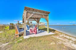 Sail Away Cottage - Private Beach, Pier & Pool - Image 4