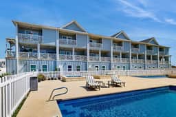 Shoreline Retreat - Pool & Hot Tub, Walk to Beach - Image 4