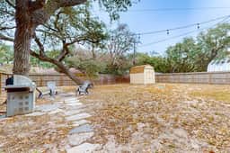 Casa Azul - Fenced Yard, Fire Pit & Dogs OK - Image 4