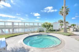 Island Getaway - Pool, Hot Tub & Sauna Near Beach - Image 4