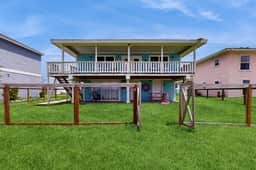 Salt Lake Lodge - Bayfront, Big Decks & Yard - Image 3