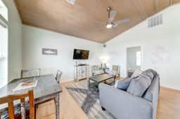 Eskridge Gem Unit B - Near Shops & Beach, Dogs OK - Image 3