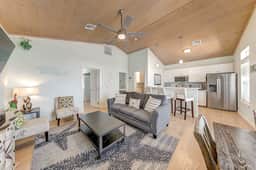 Eskridge Gem Unit B - Near Shops & Beach, Dogs OK - Image 4