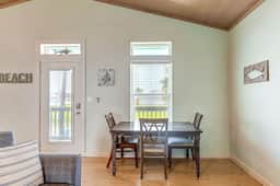 Eskridge Gem Unit B - Near Shops & Beach, Dogs OK - Image 5