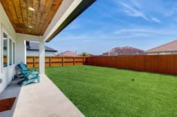 Roman Empire - Fenced Yard & Patio Near the Bay - Image 2