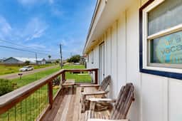 Bay Breeze House - Waterfront, Dock & Hot Tub - Image 4