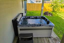 Bay Breeze House - Waterfront, Dock & Hot Tub - Image 3