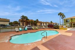 Cay Getaway - Private Balcony & Shared Pool - Image 2