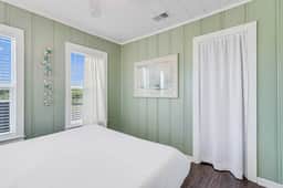 Blue Bay Breeze - Fenced Yard & Deck by the Bay - Image 4