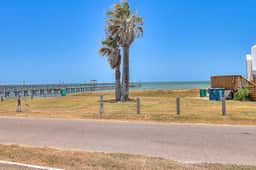 Blue Bay Breeze - Fenced Yard & Deck by the Bay - Image 5
