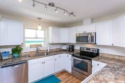 Rockport Getaway - Screened Porch, Near the Beach - Image 5