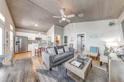 Eskridge Gem Unit A - Deck Views & Dog-Friendly - Image 4